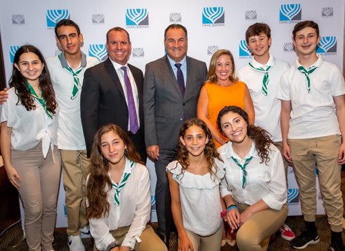 2019-Sept-9-photo-with-Maimon-Goldman-and-scout-troop-(Linda-Kasian-Photography-3384).jpg